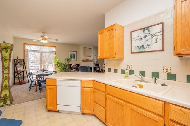 1242 Crystal Place E, Chaska, MN 55318