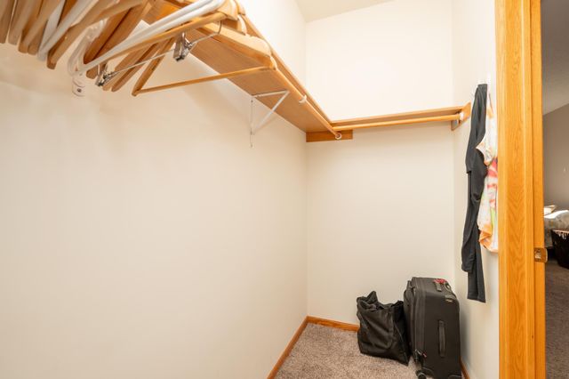 1242 Crystal Place E, Chaska, MN 55318