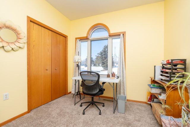 1242 Crystal Place E, Chaska, MN 55318