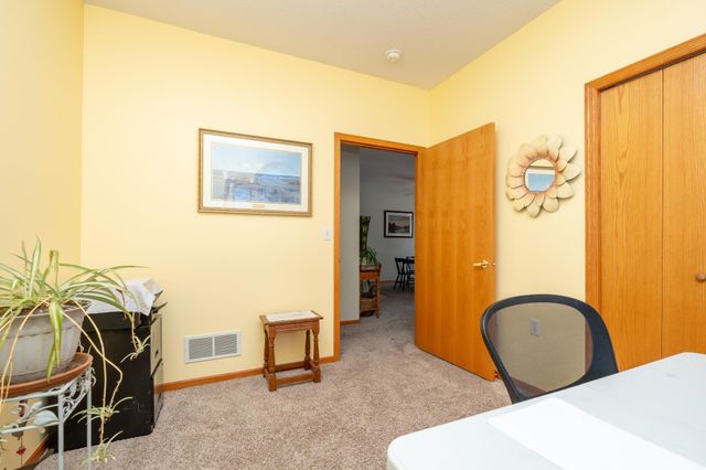 1242 Crystal Place E, Chaska, MN 55318