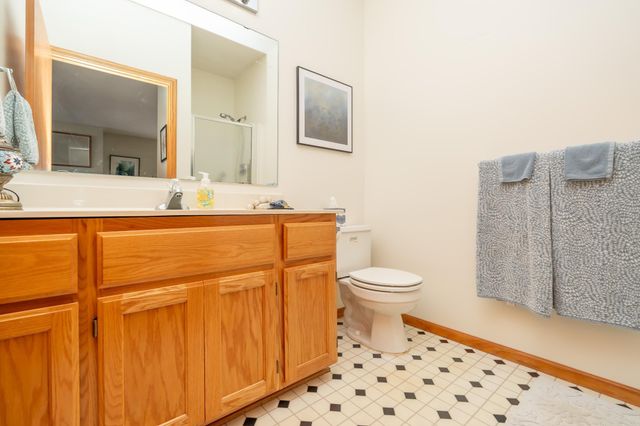 1242 Crystal Place E, Chaska, MN 55318