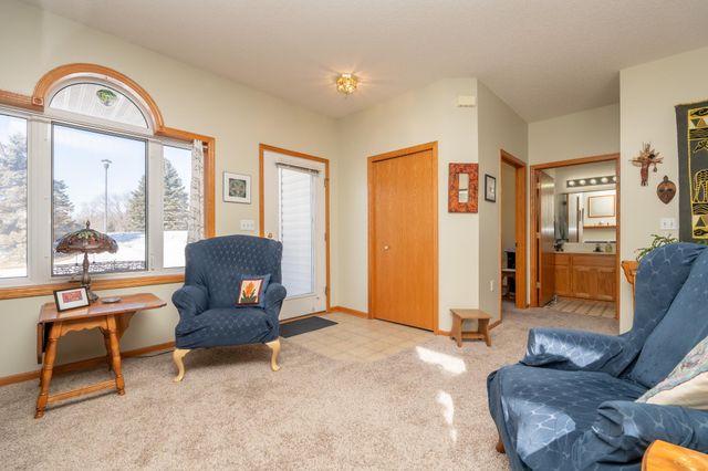 1242 Crystal Place E, Chaska, MN 55318