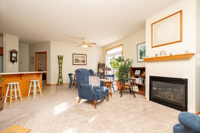 1242 Crystal Place E, Chaska, MN 55318