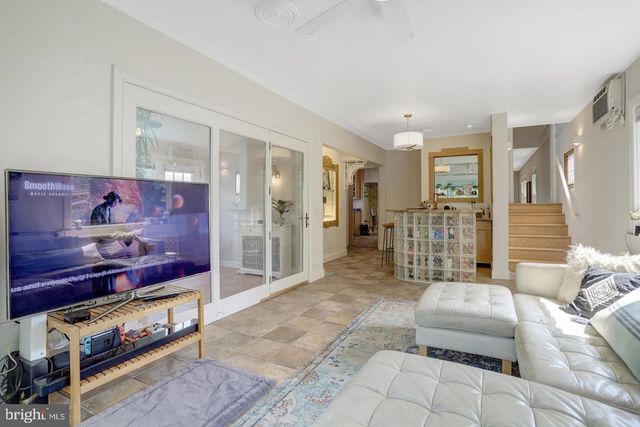 915 20TH ST S, Arlington, VA 22202