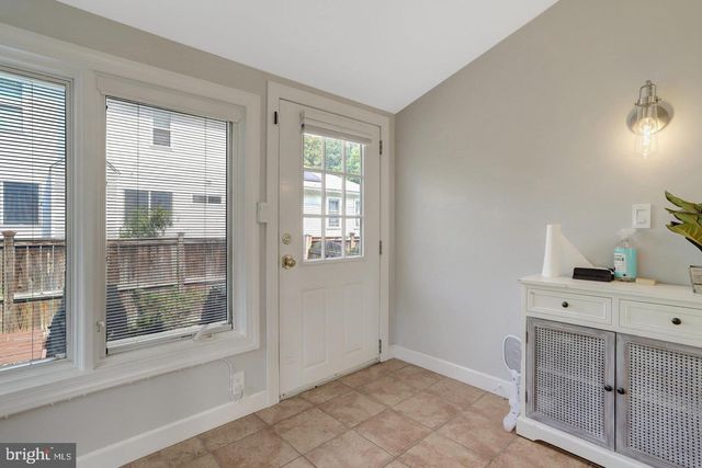 915 20TH ST S, Arlington, VA 22202
