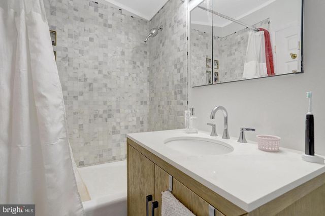 915 20TH ST S, Arlington, VA 22202