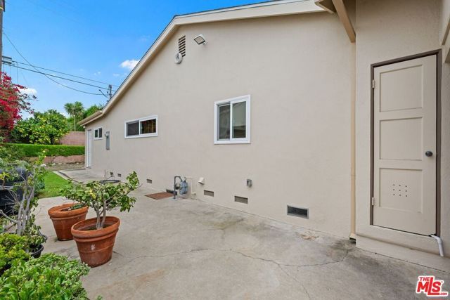 6204 S Corning Avenue, Los Angeles, CA 90056