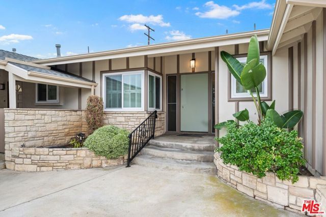6204 S Corning Avenue, Los Angeles, CA 90056