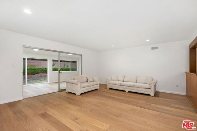 6204 S Corning Avenue, Los Angeles, CA 90056