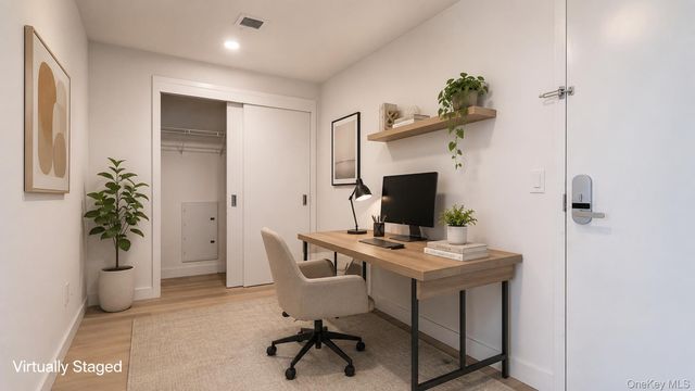 131-01 40th Road PH1R, Flushing, NY 11354