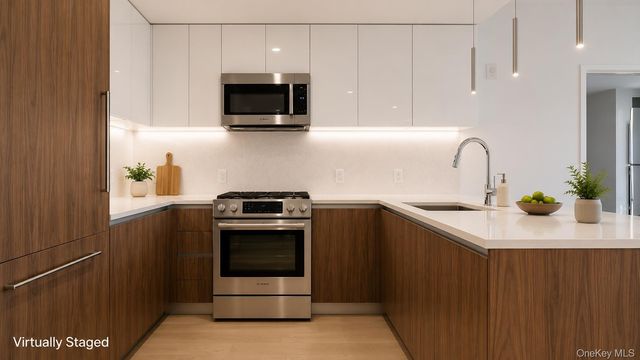 131-01 40th Road PH1R, Flushing, NY 11354