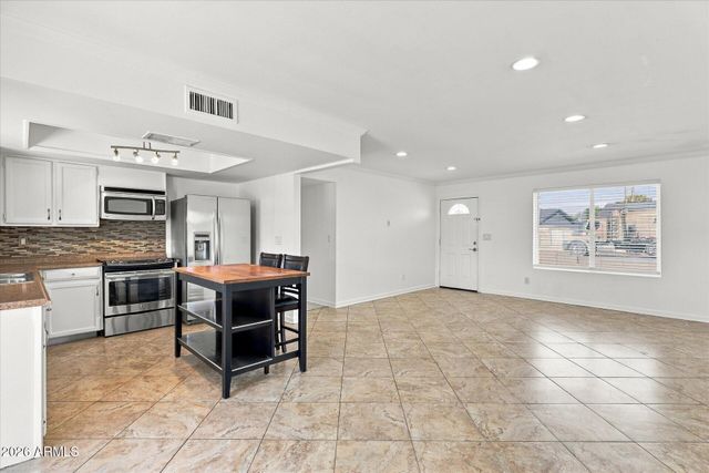2015 W SILVERGATE Drive, Chandler, AZ 85224