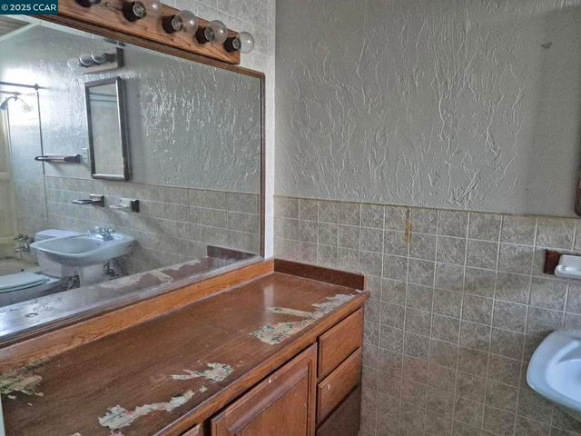 3135 Alta Mira Dr, Richmond, CA 94806