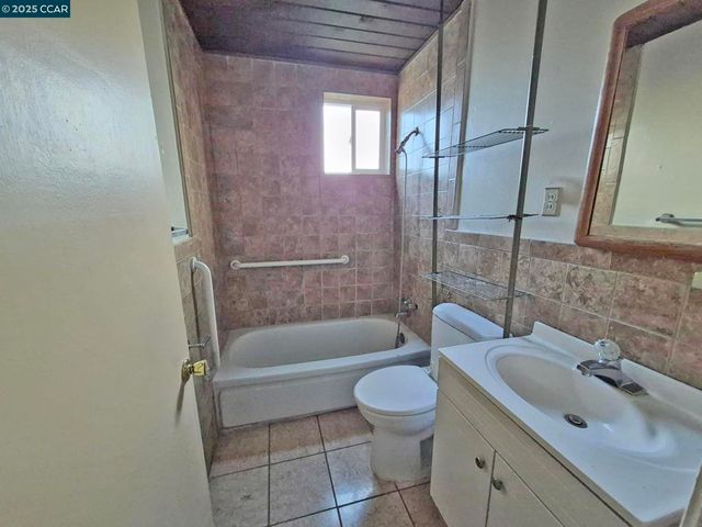 3135 Alta Mira Dr, Richmond, CA 94806