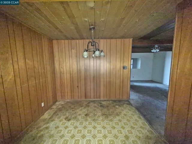 3135 Alta Mira Dr, Richmond, CA 94806