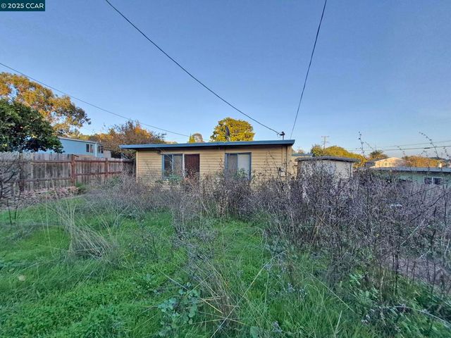 3135 Alta Mira Dr, Richmond, CA 94806