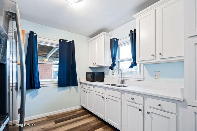 8518 Smithton Rd, Louisville, KY 40219