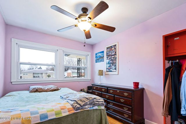 8518 Smithton Rd, Louisville, KY 40219