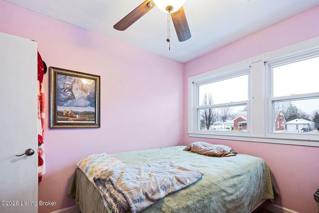 8518 Smithton Rd, Louisville, KY 40219