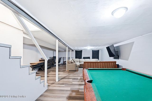 8518 Smithton Rd, Louisville, KY 40219