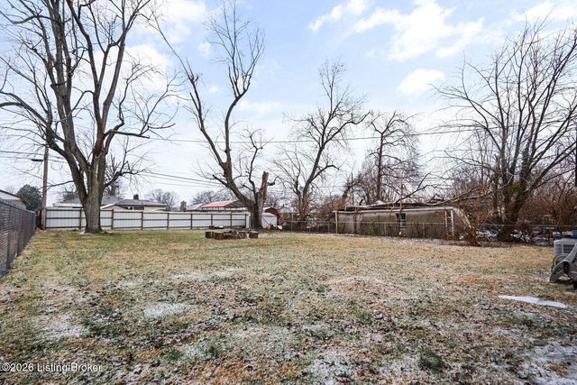 8518 Smithton Rd, Louisville, KY 40219