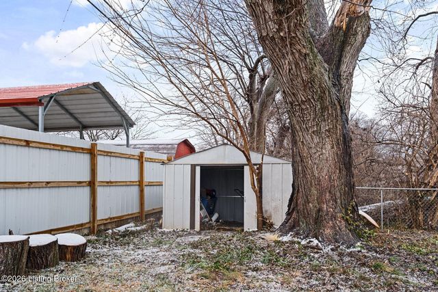 8518 Smithton Rd, Louisville, KY 40219