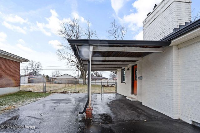 8518 Smithton Rd, Louisville, KY 40219