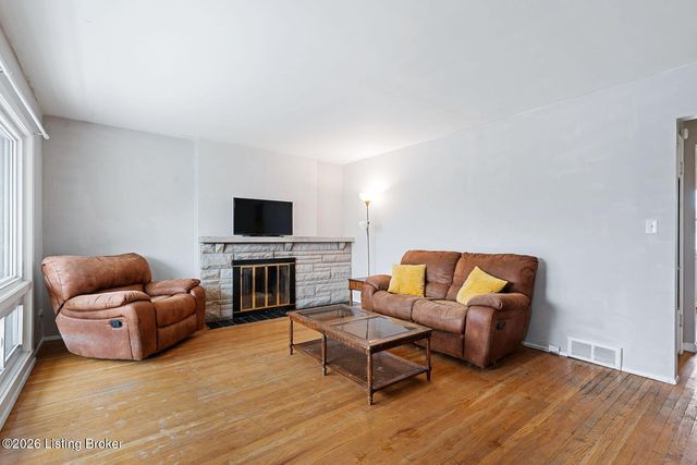 8518 Smithton Rd, Louisville, KY 40219