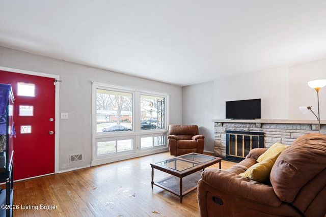 8518 Smithton Rd, Louisville, KY 40219