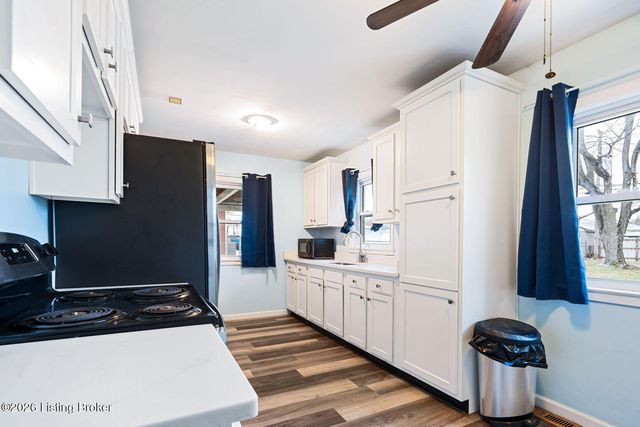 8518 Smithton Rd, Louisville, KY 40219