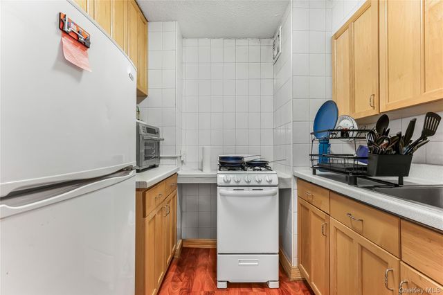 118-17 Union 15J, Forest Hills, NY 11375