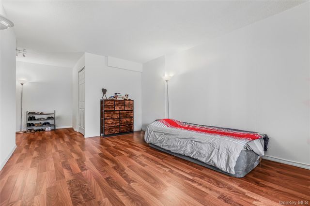 118-17 Union 15J, Forest Hills, NY 11375