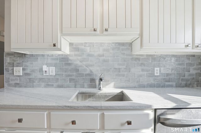 40 Cornerstone Court APT 23, Southington, CT 06479