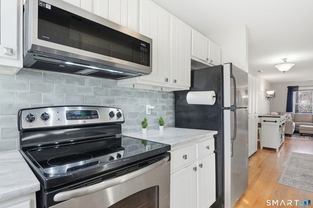 40 Cornerstone Court APT 23, Southington, CT 06479