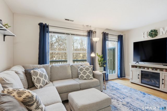 40 Cornerstone Court APT 23, Southington, CT 06479