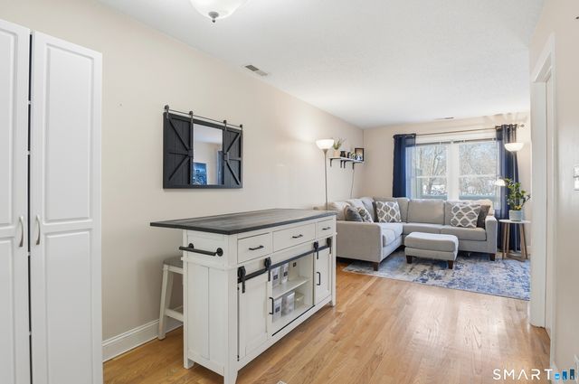 40 Cornerstone Court APT 23, Southington, CT 06479