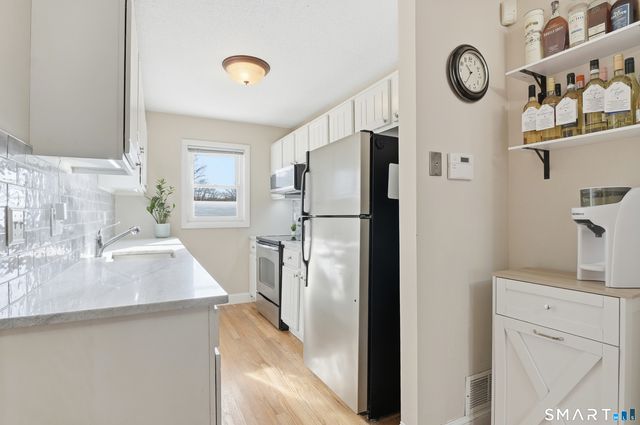 40 Cornerstone Court APT 23, Southington, CT 06479