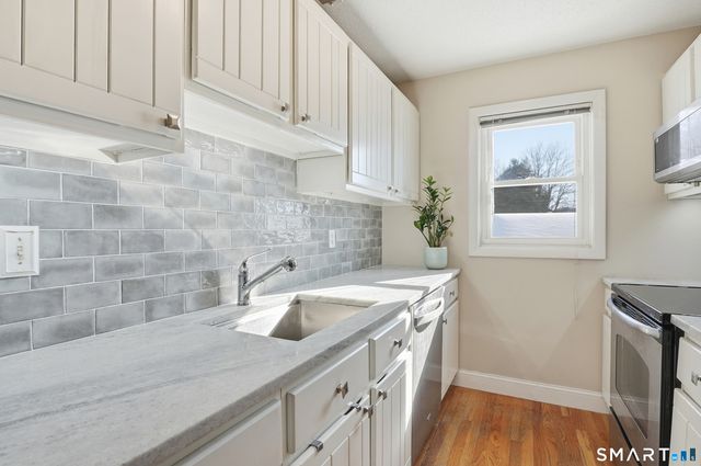 40 Cornerstone Court APT 23, Southington, CT 06479