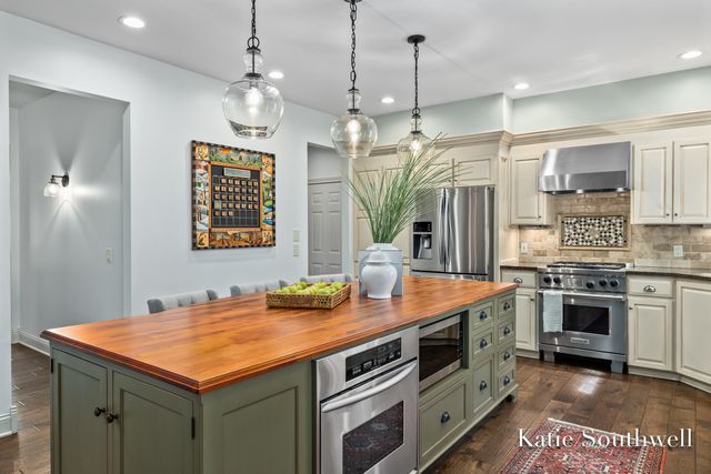 1800 Sterling Oaks Boulevard Se, Cascade Twp, MI 49301