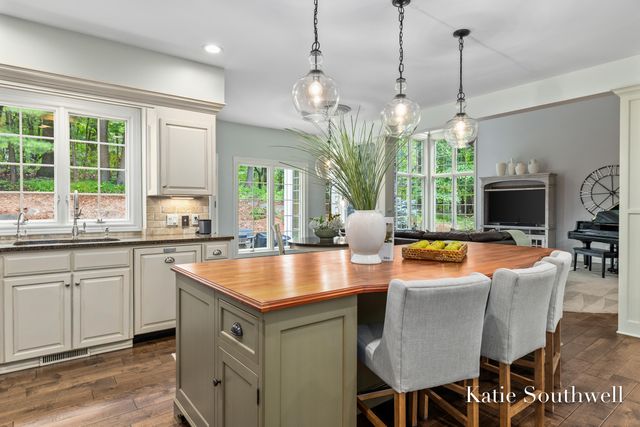1800 Sterling Oaks Boulevard Se, Cascade Twp, MI 49301
