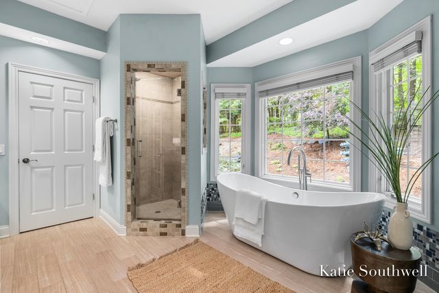 1800 Sterling Oaks Boulevard Se, Cascade Twp, MI 49301