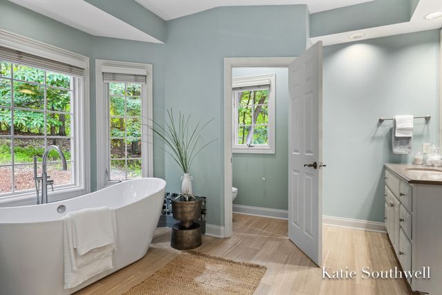 1800 Sterling Oaks Boulevard Se, Cascade Twp, MI 49301