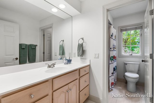 1800 Sterling Oaks Boulevard Se, Cascade Twp, MI 49301