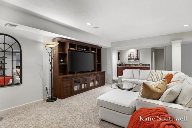 1800 Sterling Oaks Boulevard Se, Cascade Twp, MI 49301