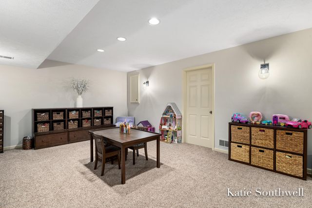 1800 Sterling Oaks Boulevard Se, Cascade Twp, MI 49301