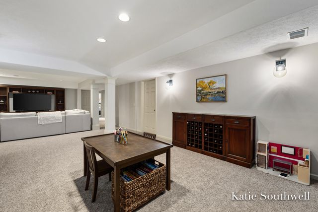 1800 Sterling Oaks Boulevard Se, Cascade Twp, MI 49301