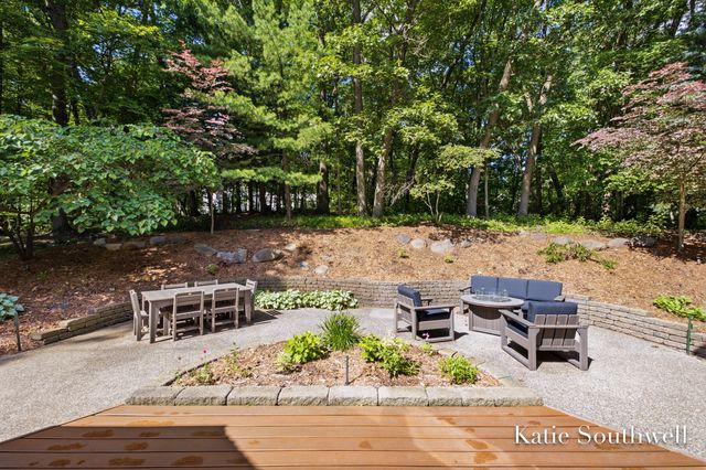 1800 Sterling Oaks Boulevard Se, Cascade Twp, MI 49301