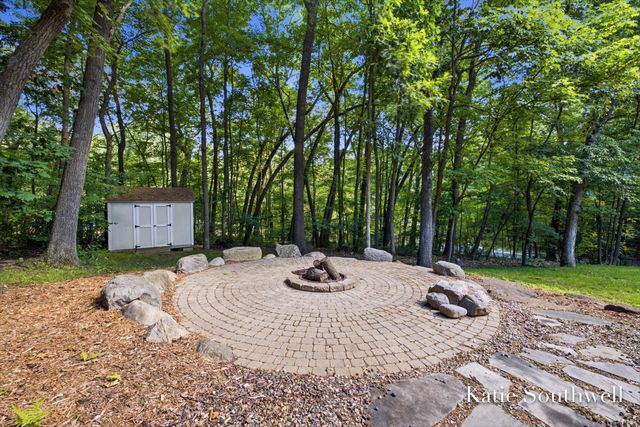 1800 Sterling Oaks Boulevard Se, Cascade Twp, MI 49301