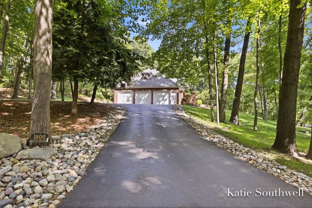 1800 Sterling Oaks Boulevard Se, Cascade Twp, MI 49301