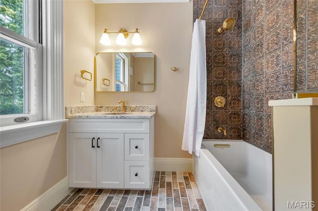 231 E Argonne Drive, Kirkwood, MO 63122